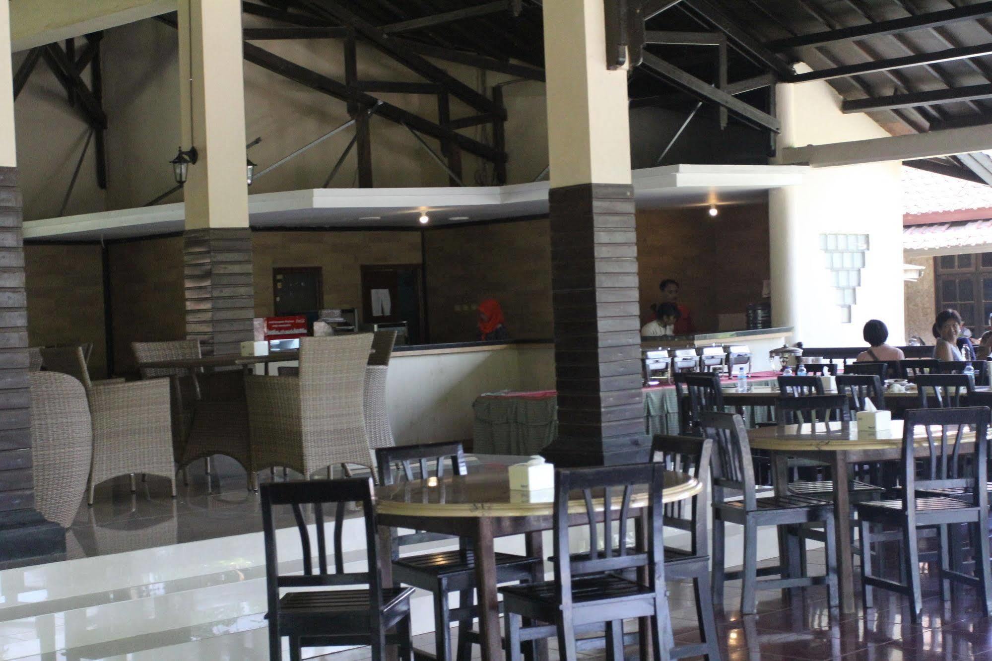 Kuta Indah Hotel Exterior foto