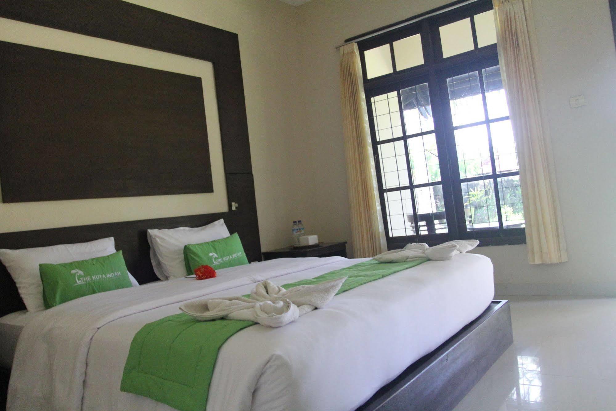 Kuta Indah Hotel Exterior foto