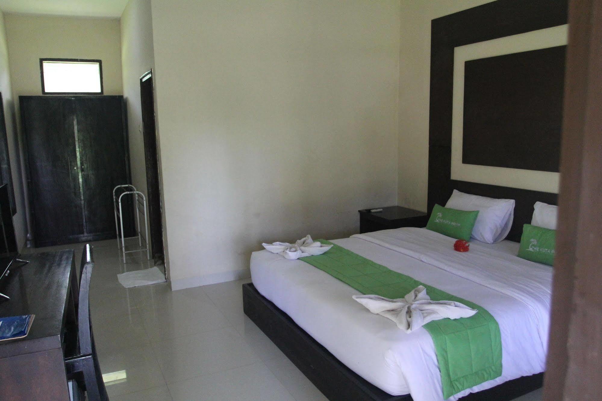 Kuta Indah Hotel Exterior foto