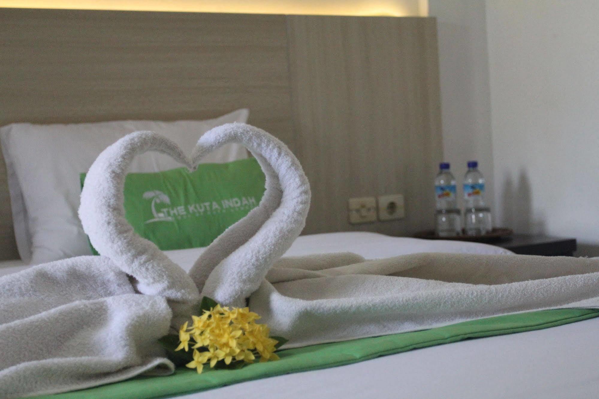 Kuta Indah Hotel Exterior foto