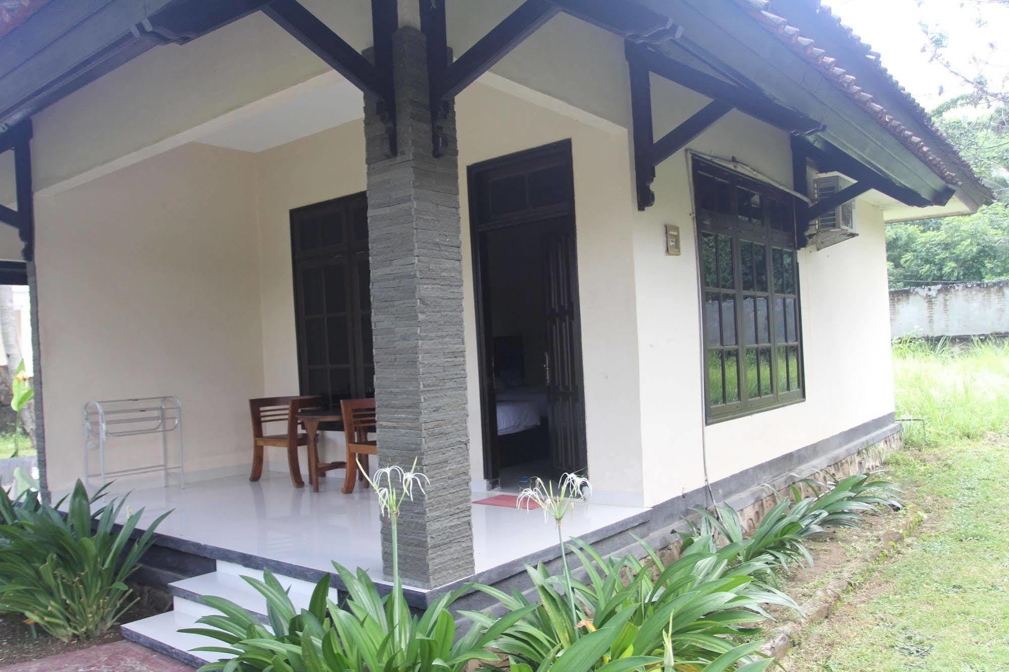 Kuta Indah Hotel Exterior foto