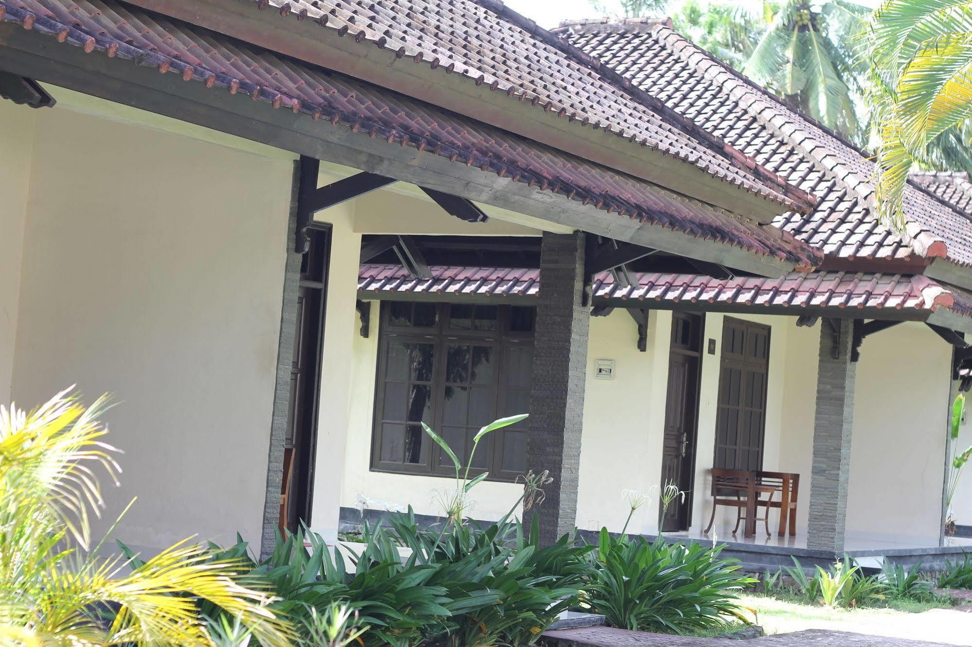 Kuta Indah Hotel Exterior foto
