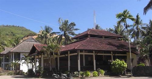 Kuta Indah Hotel Exterior foto